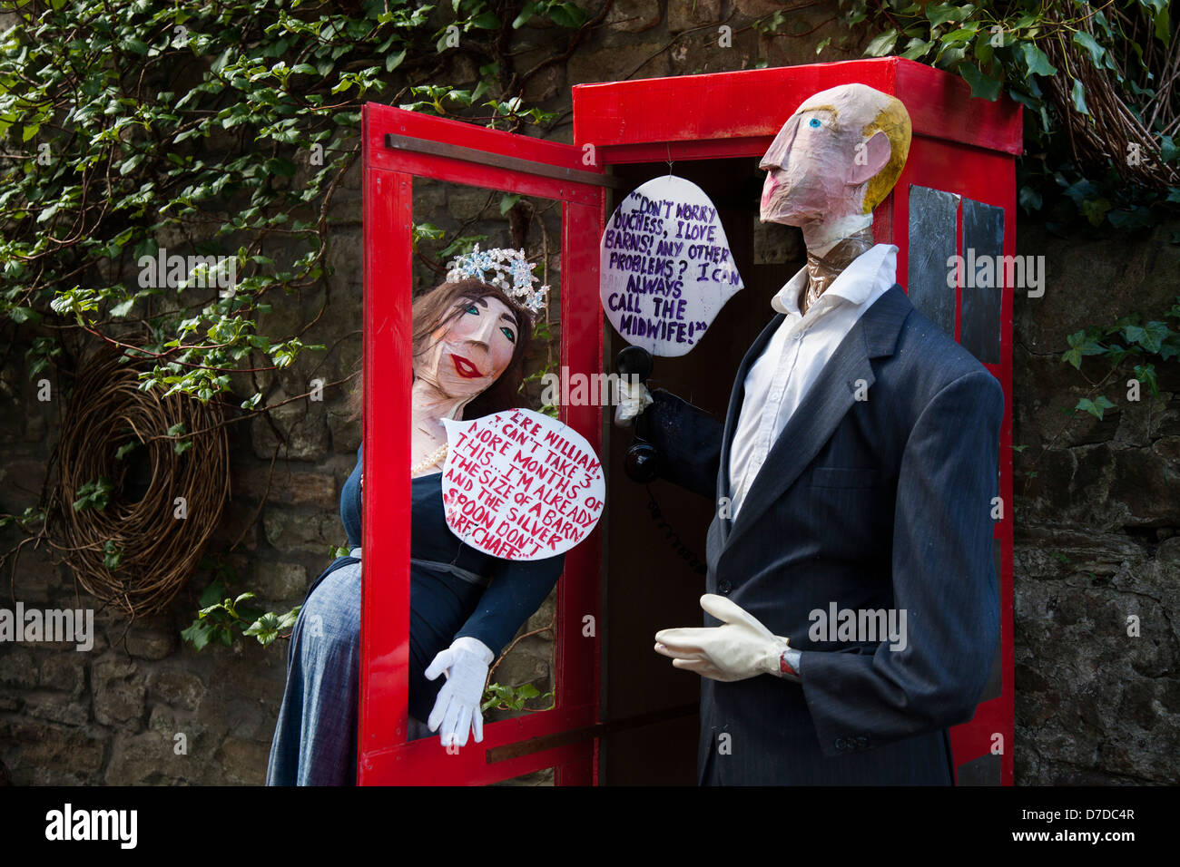 Kate & William Expositions et créations à l'épouvantail et annuel 2013 Wray Village Festival, Lancaster, Lancashire, Royaume-Uni. Banque D'Images