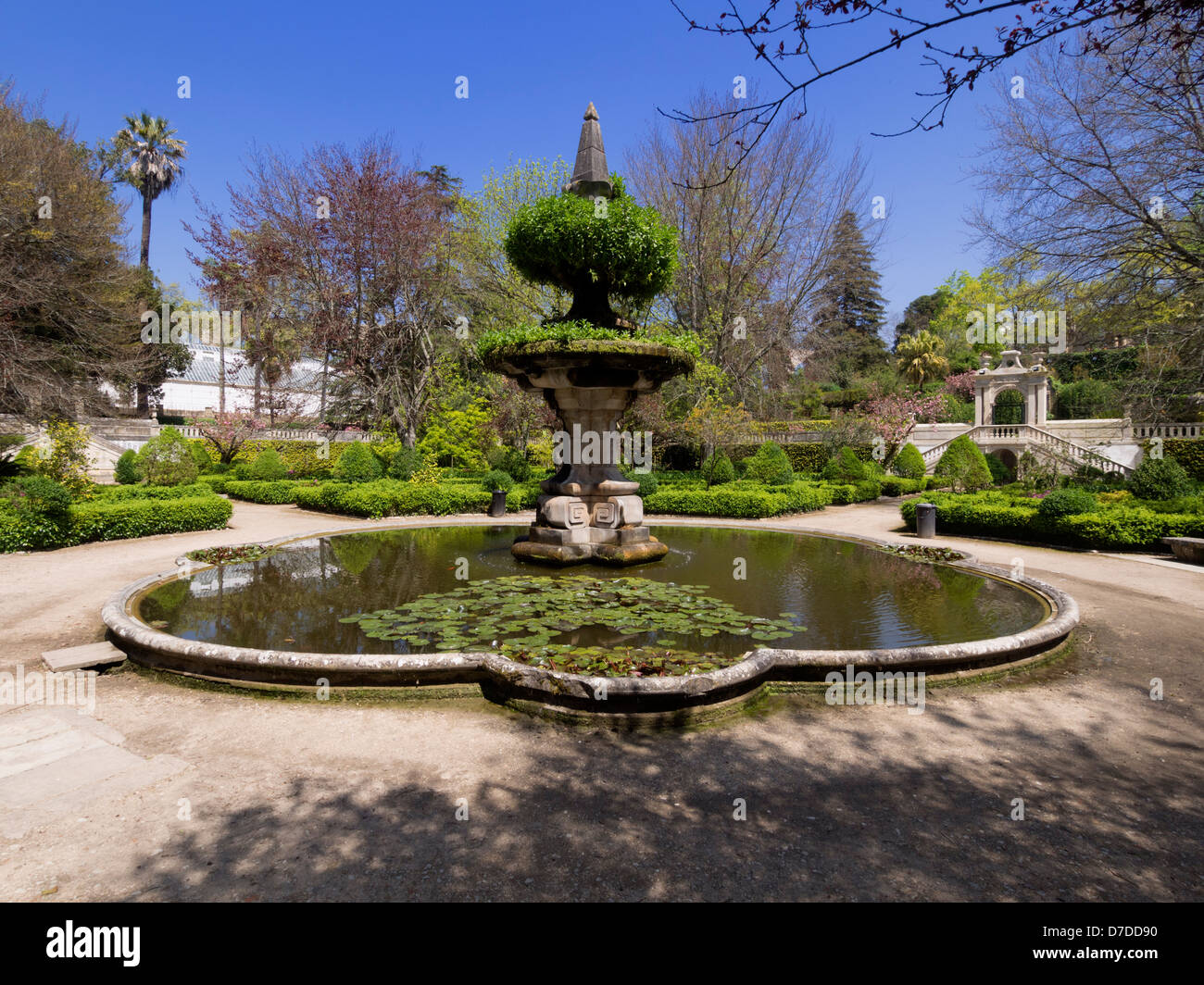 Fontaine du jardin botanique Jardim Botânico à Coimbra, Portugal, Europe  Photo Stock - Alamy