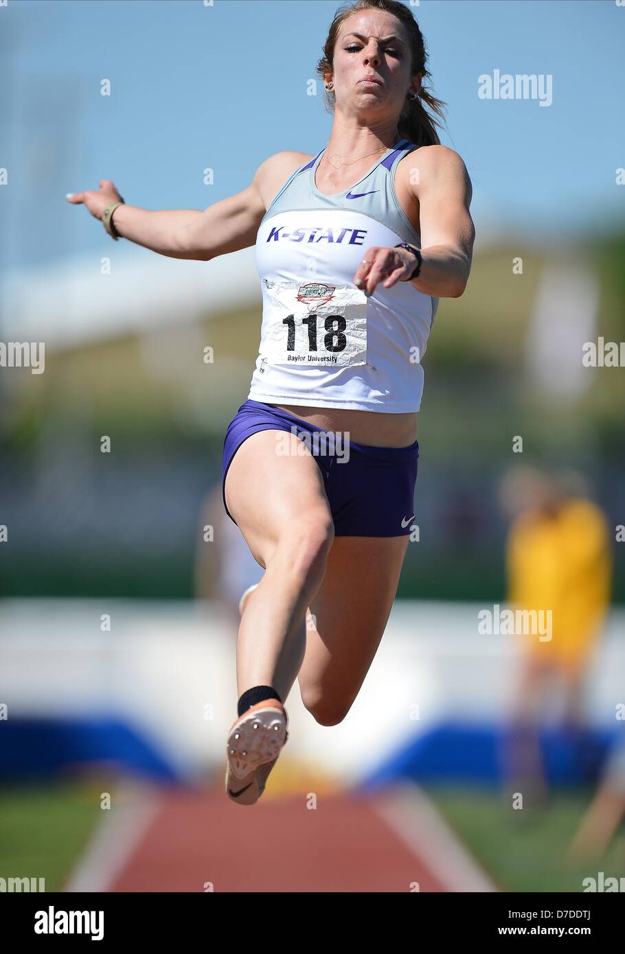 4 mai 2013 - Waco, TX, États-Unis - 04 mai 2013 Erica Twiss rivalise en saut en longueur lors de grands 12 d'Athlétisme en plein air au complexe d'athlétisme de Hart-Patterson à Waco, au Texas. Banque D'Images