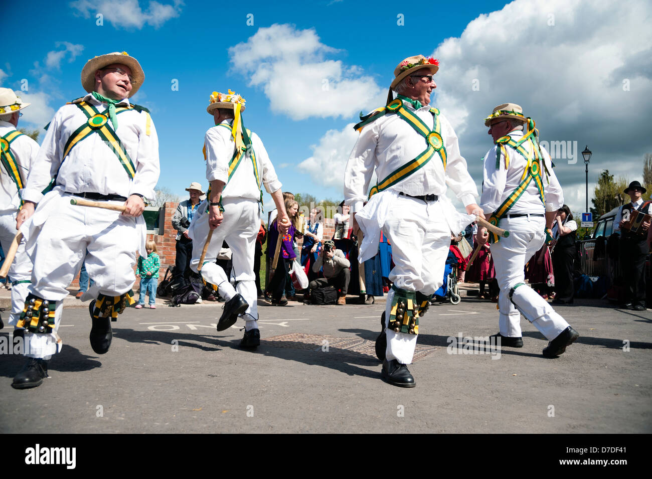 Morris dancing Upton sur Severn folk festival, au Royaume-Uni. Banque D'Images
