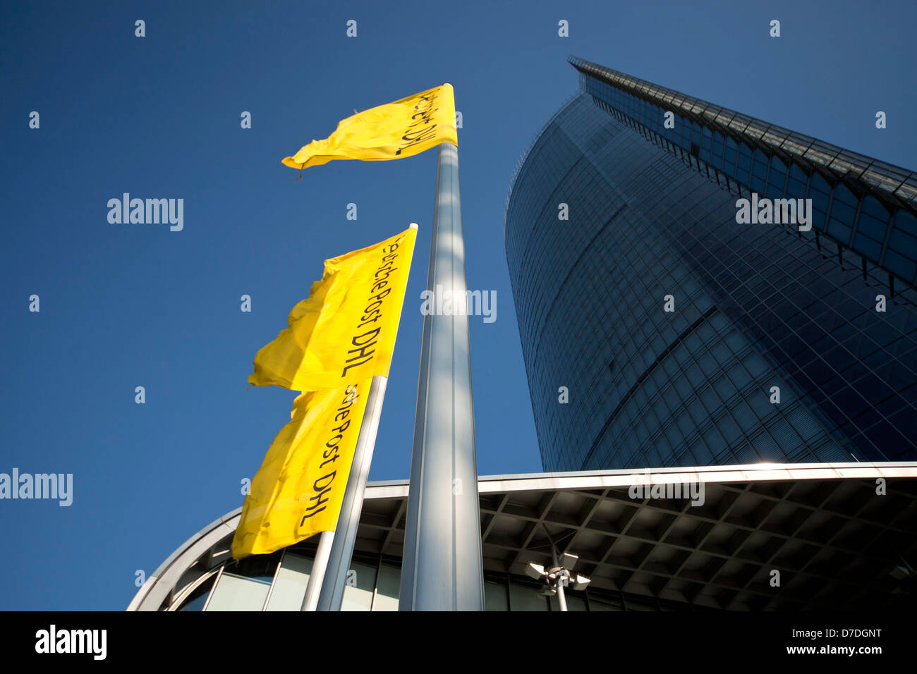 La tour de la poste, le siège de l'entreprise de logistique DHL Deutsche Post à Bonn, Rhénanie du Nord-Westphalie, Allemagne, Banque D'Images