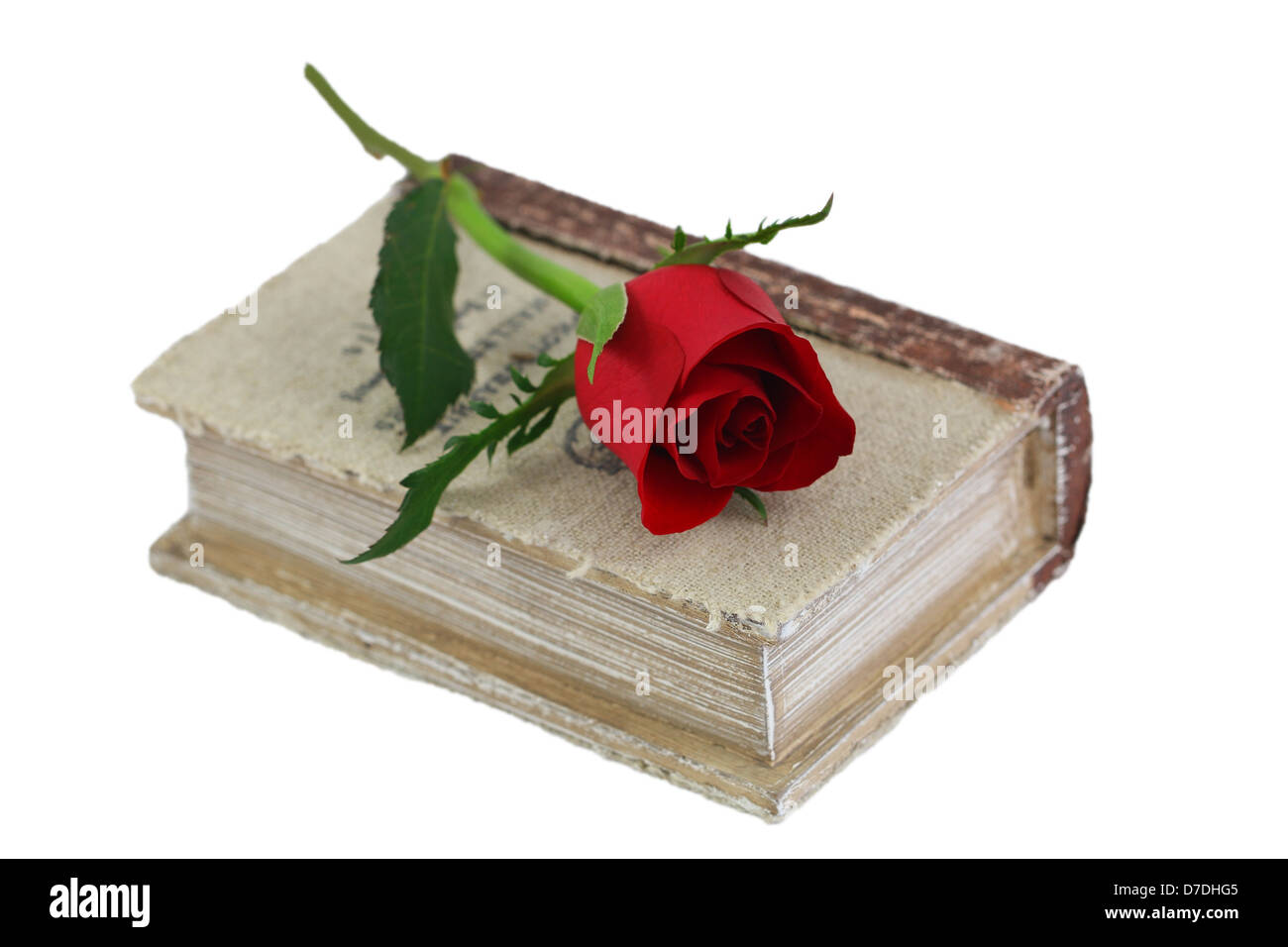 Rose rouge sur le dessus de boîte de bijoux en forme de livre vintage Banque D'Images