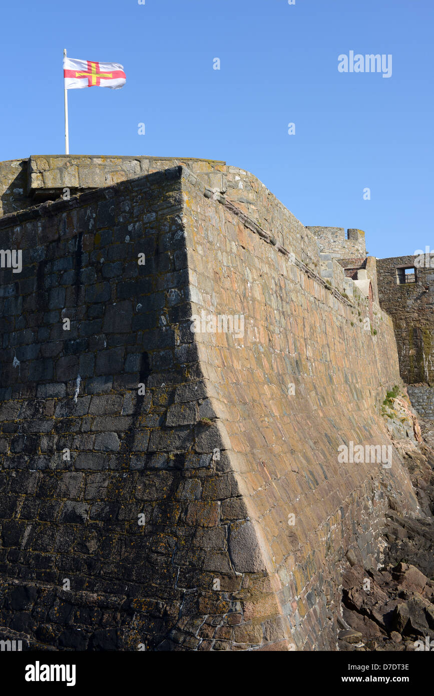 Drapeau de Guernesey vol de Castle Cornet, St Peter Port, Guernsey, Channel Islands, GB Banque D'Images