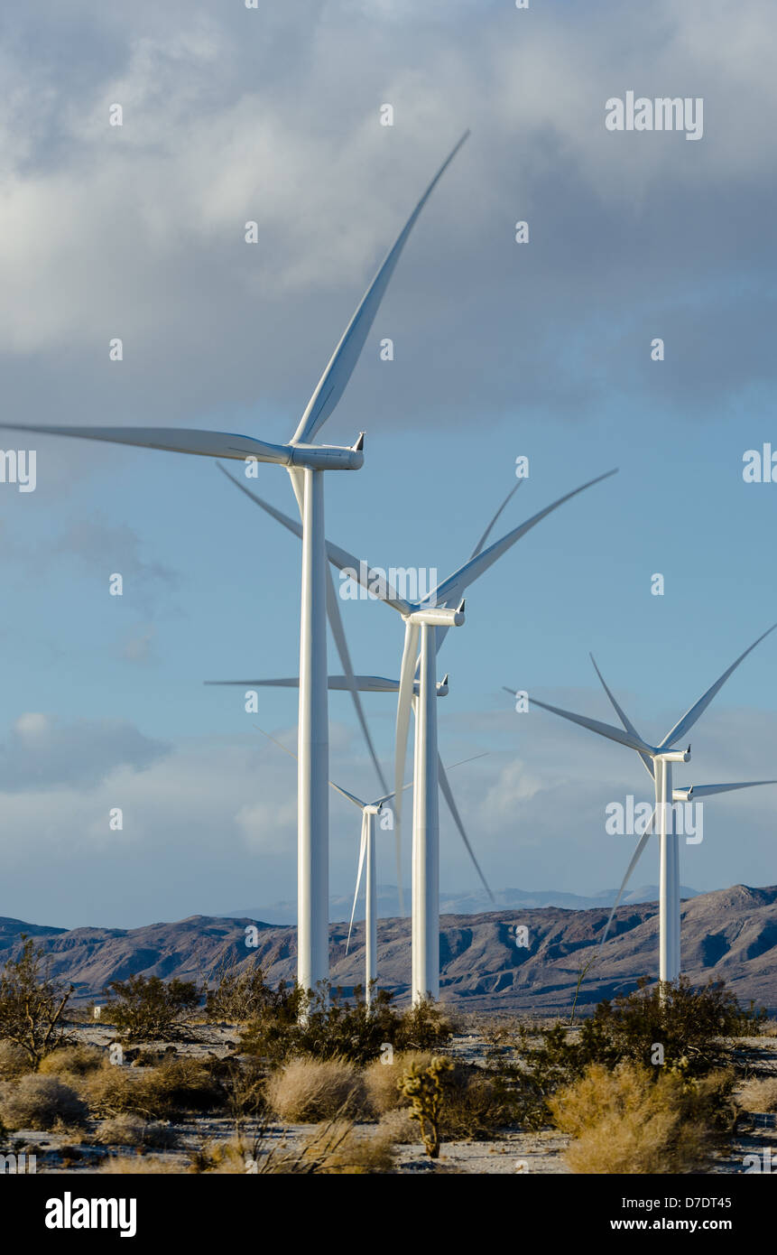 La ferme éolienne de nuages Banque D'Images