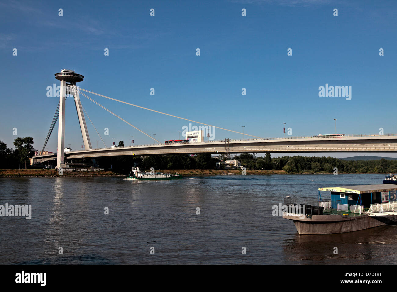 Novy Most pont enjambant le Danube, Bratislava, Slovaquie Banque D'Images