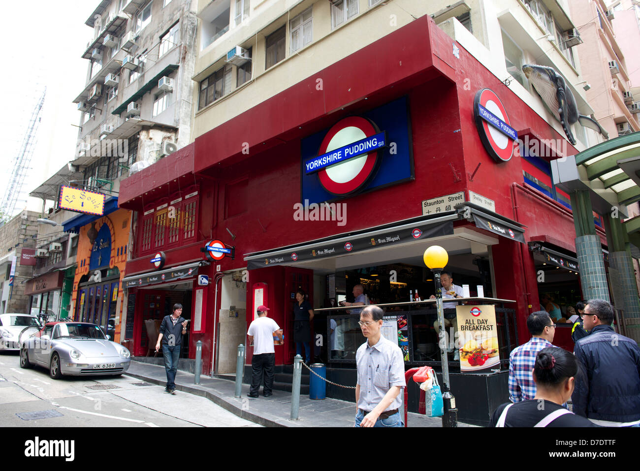 Pub dans le quartier de Soho, à Hong Kong. Populaire avec les expatriés et les locaux pour sa gamme de restaurants et débits de boissons Banque D'Images