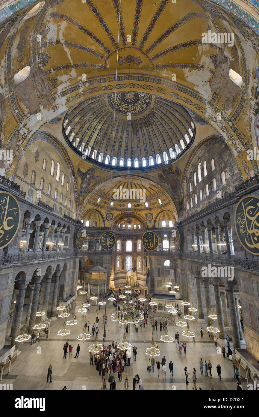 La coupole de Saintesophie.Saintesophie est une ancienne basilique
