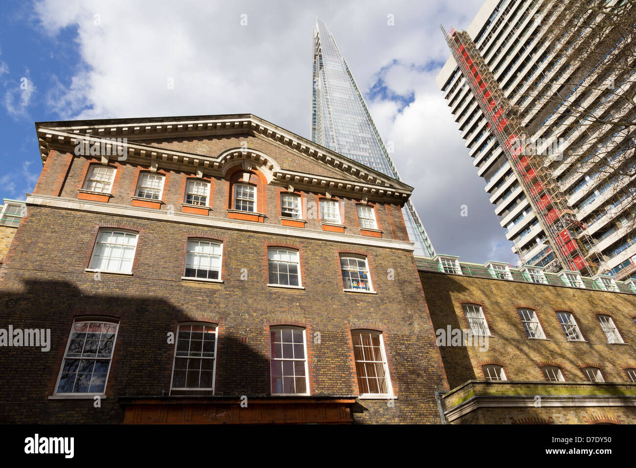 Le Shard et la tour de gars s'élève au-dessus de l'hôpital Maison Boland, Kings College London, Guy's Campus Banque D'Images
