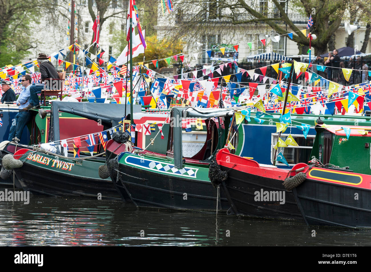 Londres, Royaume-Uni. 5 mai, 2013. Canalboats participant à l'Canalway Cavalcade à la petite Venise. Bon nombre des 150 bateaux participant sont venus de l'extrême le système d'eau en Grande-Bretagne. Photographe : Gordon 1928/Alamy Live News. Banque D'Images