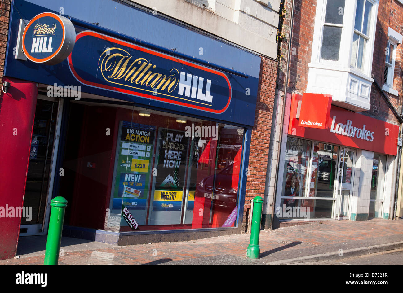 William Hill et Ladbrokes betting shops dans le Derbyshire, Angleterre, Allanche, R.-U. Banque D'Images
