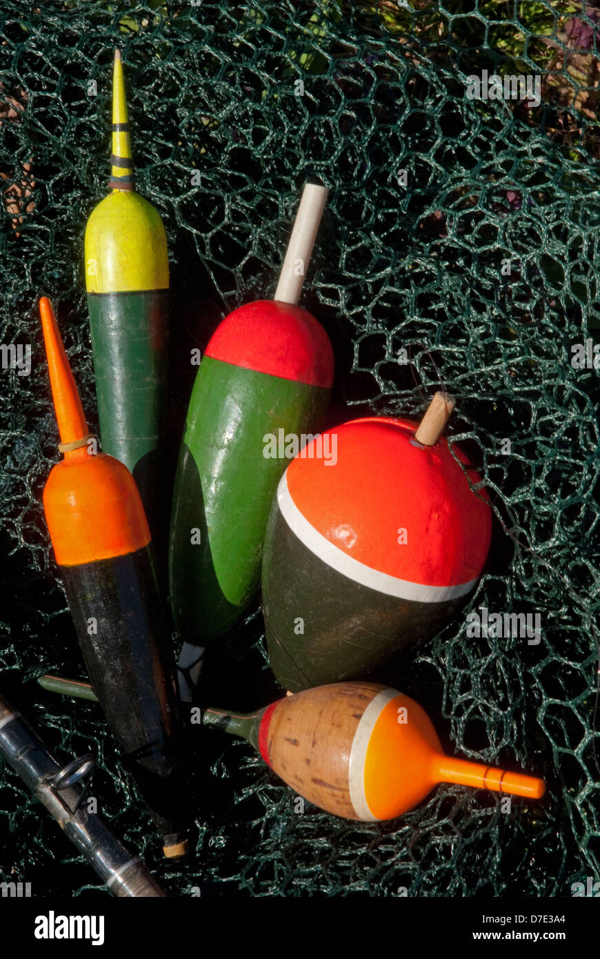 Une sélection de flotteurs de pêche au brochet d'eau douce Banque D'Images