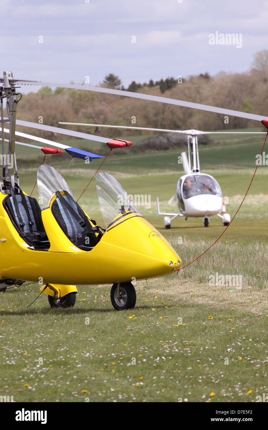 Les autogires à Popham airfield England UK Banque D'Images Les autogires à Popham airfield England UK Banque D'Images