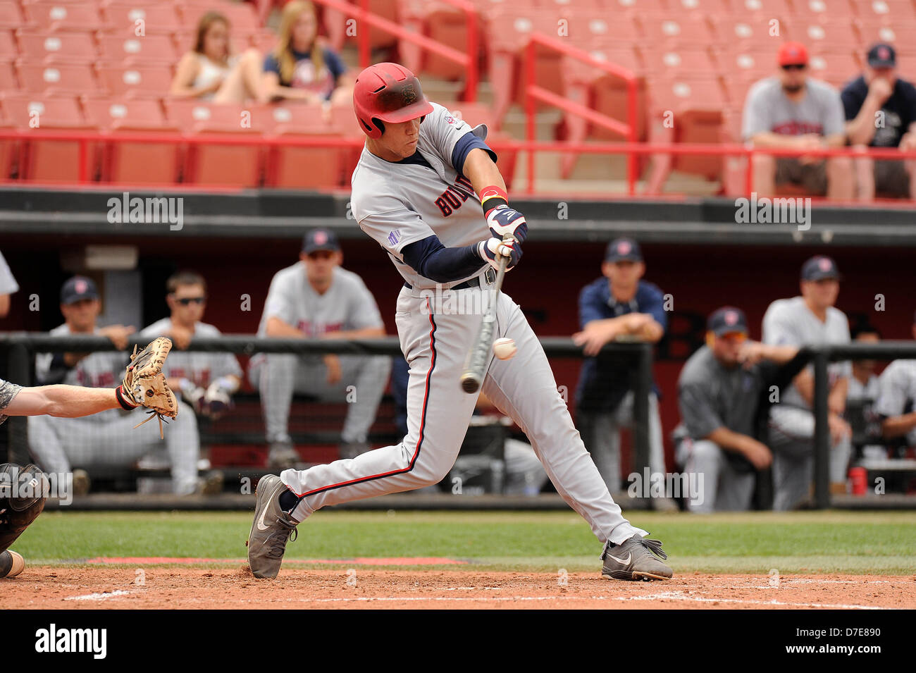 5 mai 2013 - Las Vegas, NV, USA - 2013 Mai 05 : Potentiel de la Ligue Majeure de Baseball 2013 premier tour de draft Aaron juge de Fresno State hits un seul au cours de la première manche au cours d'un match de base-ball NCAA entre le fresno State Bulldogs et l'UNLV Runnin' rebelles à Earl E. Wilson Stadium à Las Vegas, NV. Fresno State défait UNLV 9-3 Banque D'Images