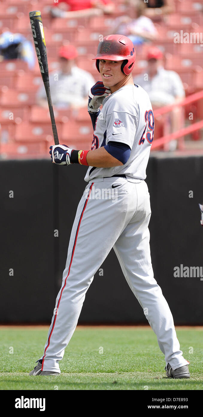 5 mai 2013 - Las Vegas, NV, USA - 2013 Mai 05 : Potentiel de la Ligue Majeure de Baseball 2013 premier tour de draft Aaron juge de Fresno State hits un seul lors de la septième manche lors d'un match de base-ball NCAA entre le fresno State Bulldogs et l'UNLV Runnin' rebelles à Earl E. Wilson Stadium à Las Vegas, NV. Fresno State défait UNLV 9-3 Banque D'Images