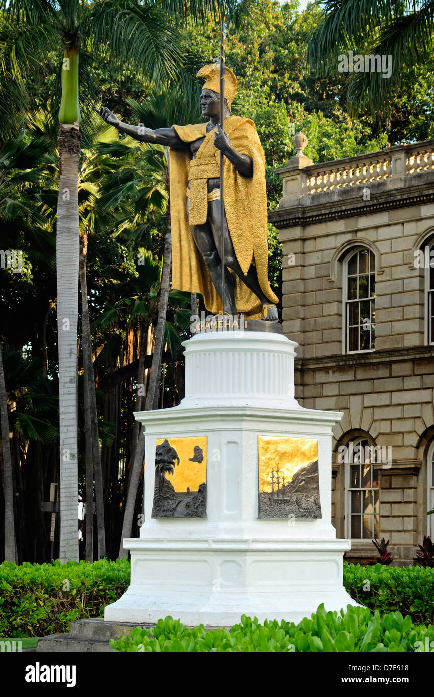 Le Roi Kamehameha Stuatue devant Aliʻiolani Hale Banque D'Images