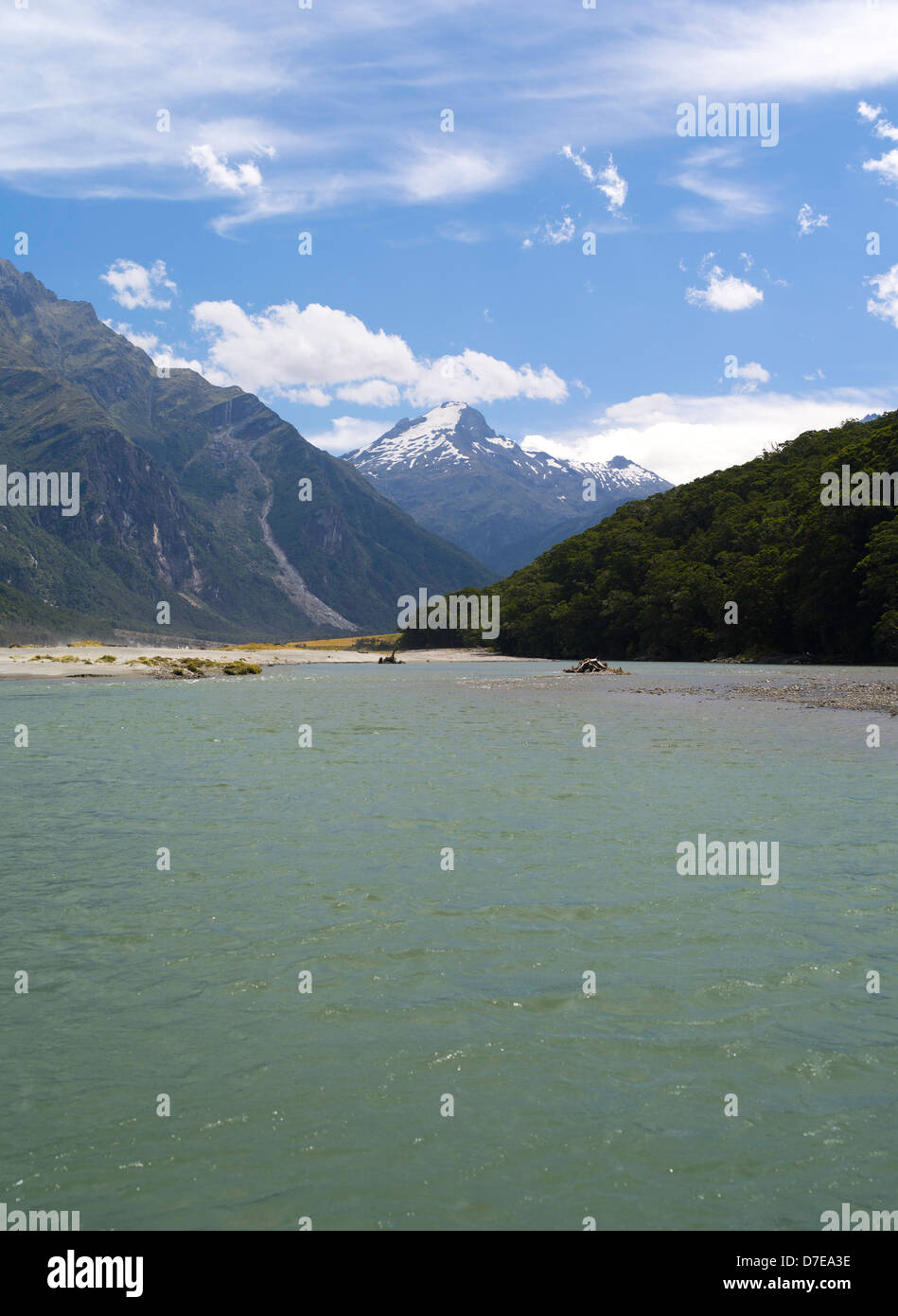 Vue sur le Kerin Forks et Mont Éole, Wilkins, rivière Mount Aspiring National Park, New Zealand Banque D'Images