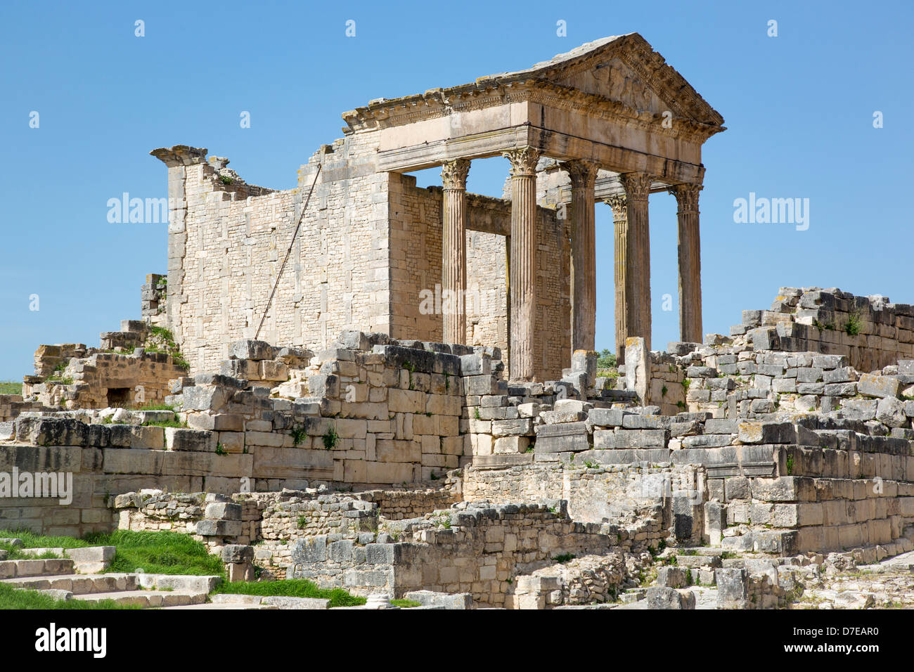Le Capitole Temple en ruines romaines de Dougga en Tunisie Banque D'Images