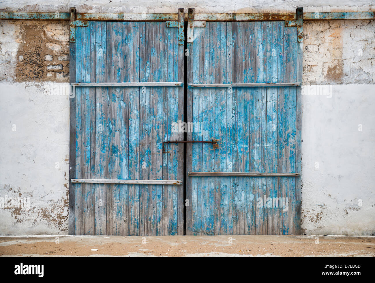Porte d'une grange en bois Banque de photographies et d’images à haute