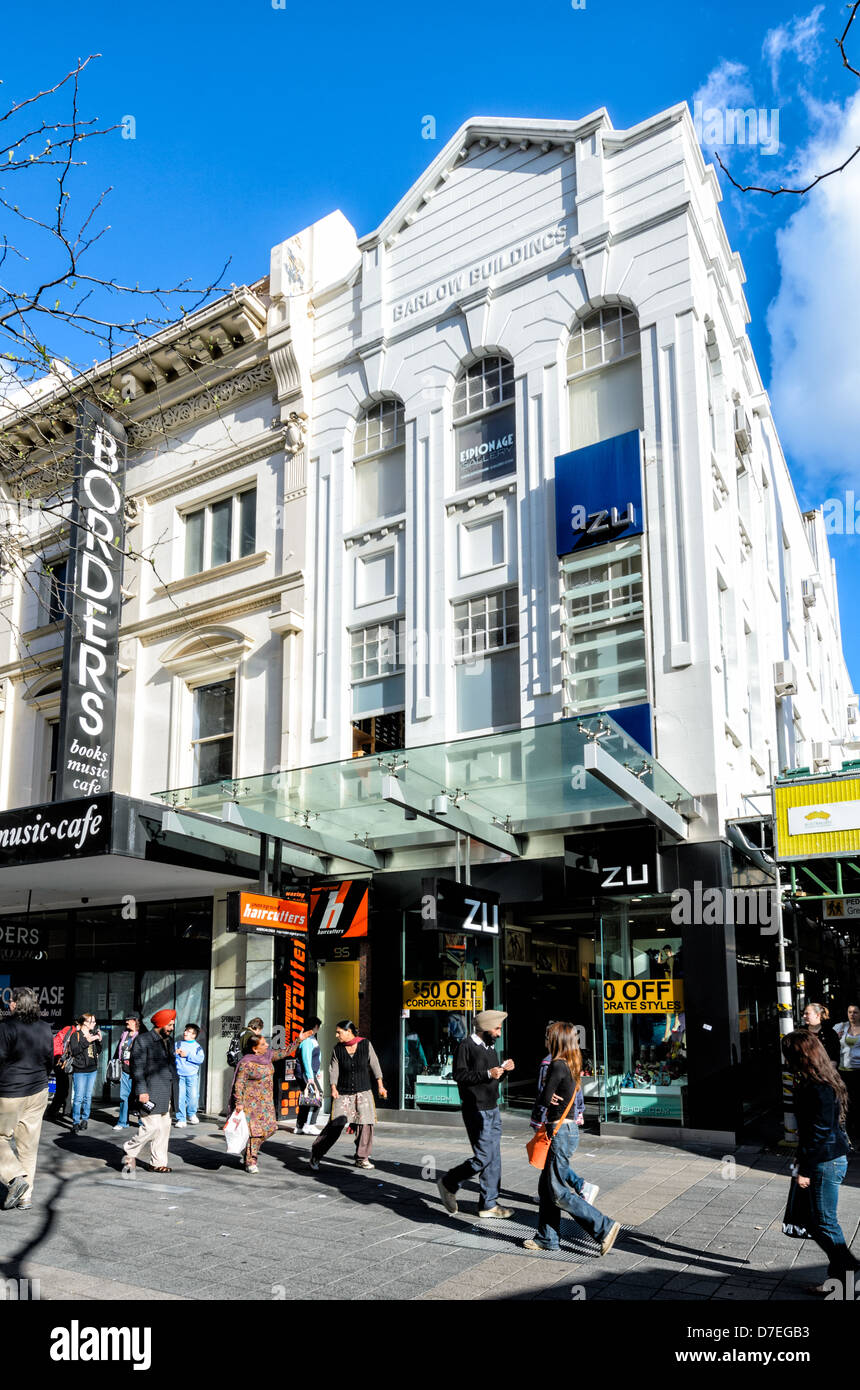 Rue commerçante piétonne majeure dans l'une des principales villes de l'Australie : Rundle Mall, Adélaïde. Centre commercial de l'Australie ; Banque D'Images