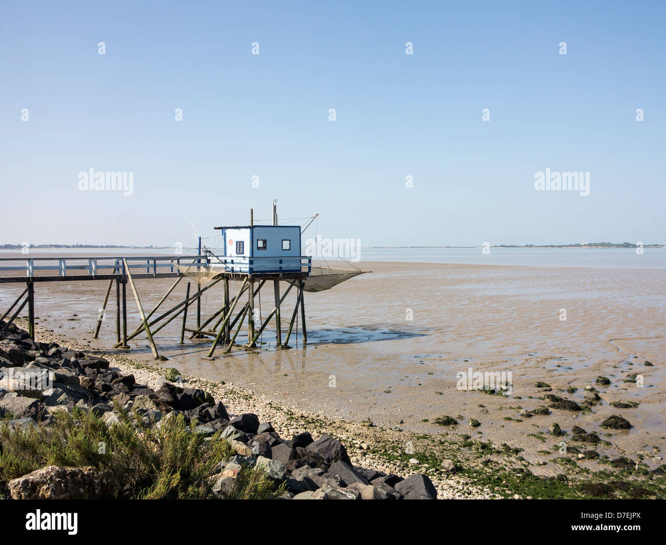 cabanes-de-p-cheurs-sur-pilotis-carrelets-sur-la-plage-de-fouras