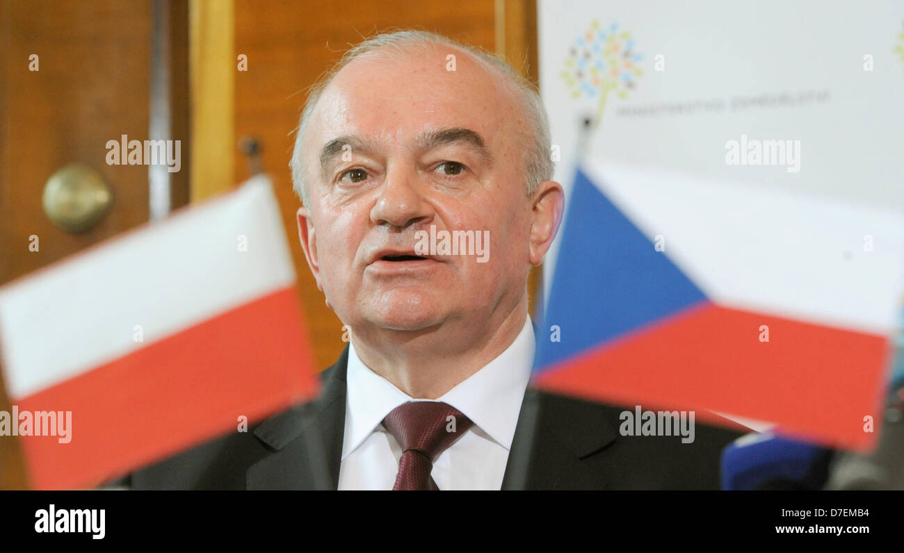 Prague, République tchèque. 6e mai 2013. Le ministre de l'Agriculture polonais Stanislaw Kalemba est vu lors d'une conférence de presse à Prague, République tchèque le 6 mai 2013. (Photo/CTK Stanislav Zbynek/Alamy Live News) Banque D'Images