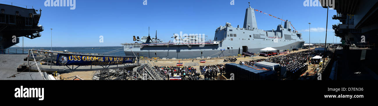 USS Arlington est commandé. Banque D'Images