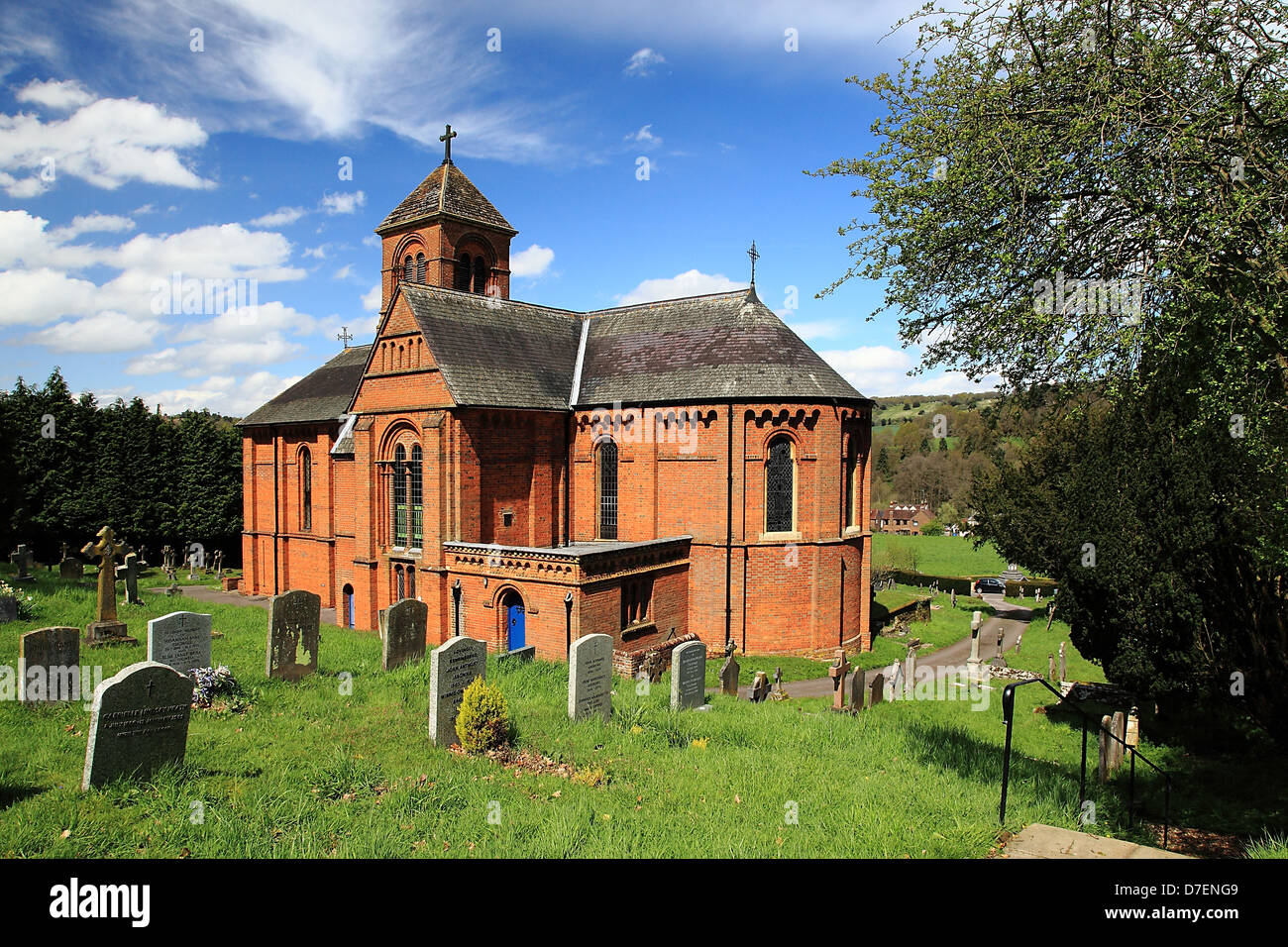 Albury Nouvelle église de Saint Pierre et Saint Paul, collines du Surrey, Angleterre Banque D'Images