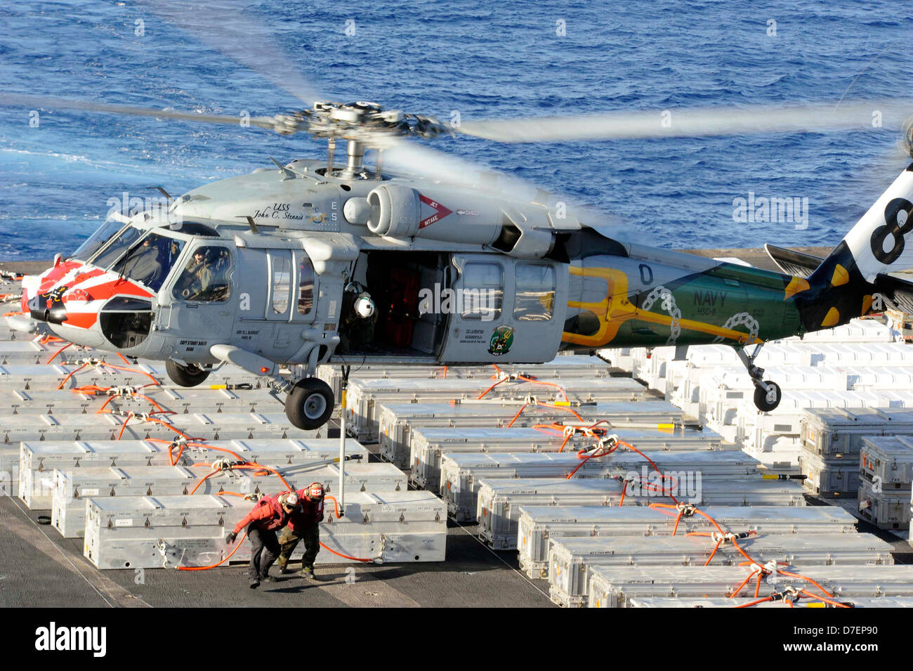 Décharger l'USS John C. Stennis explosés. Banque D'Images