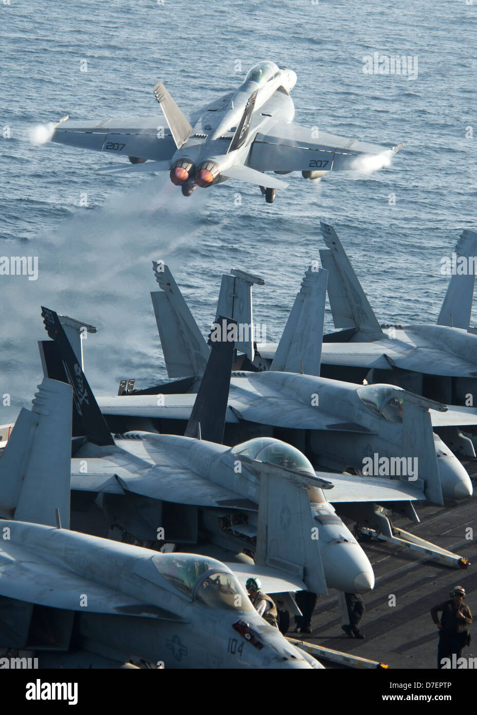 Un F/A-18F Super Hornet lance. Banque D'Images