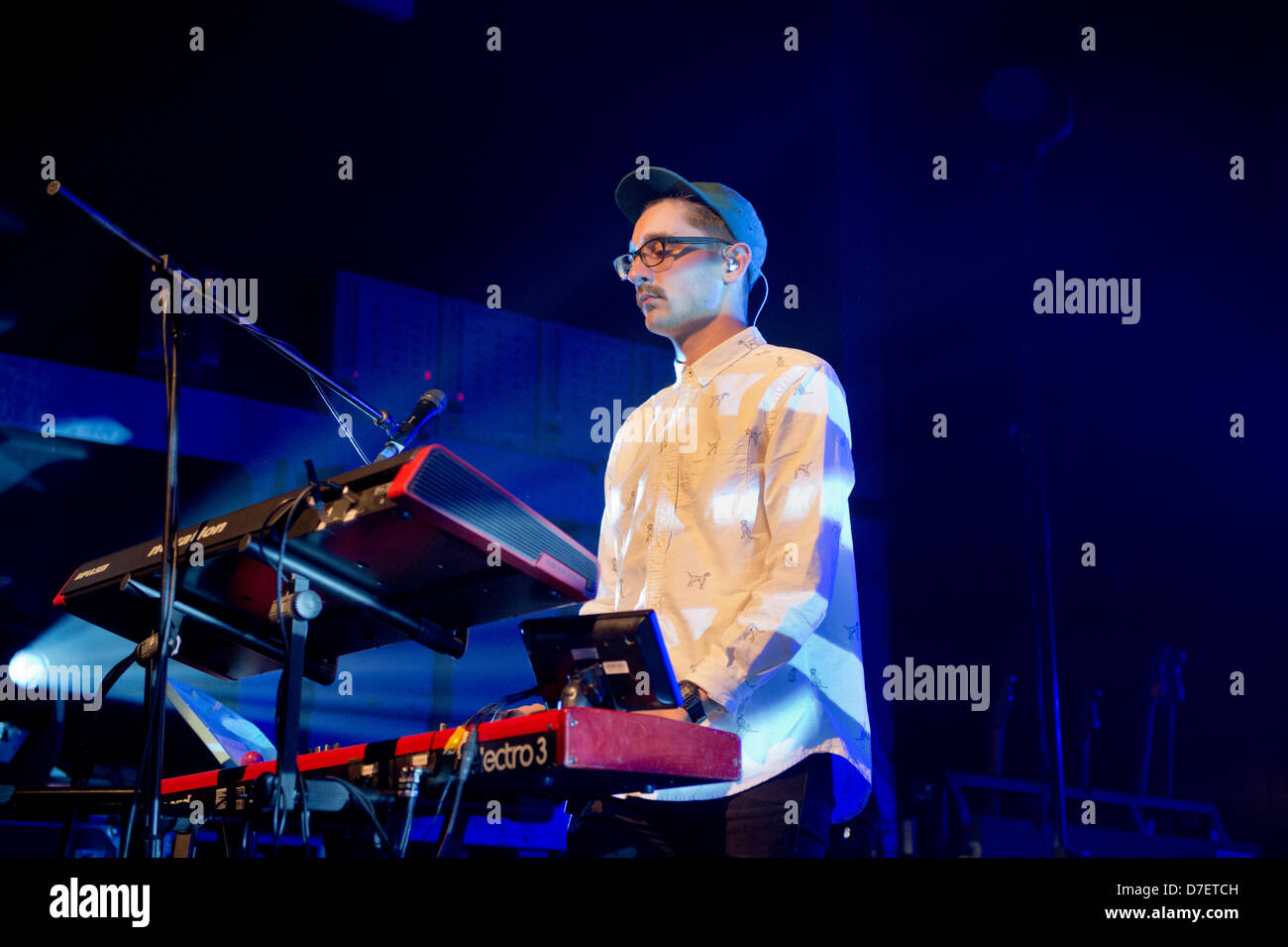 Birmingham UK. 5 mai, 2013. Groupe de rock alternatif Alt-J, à Birmingham O2 Academy. Gus Unger-Hamilton sur les claviers. Banque D'Images