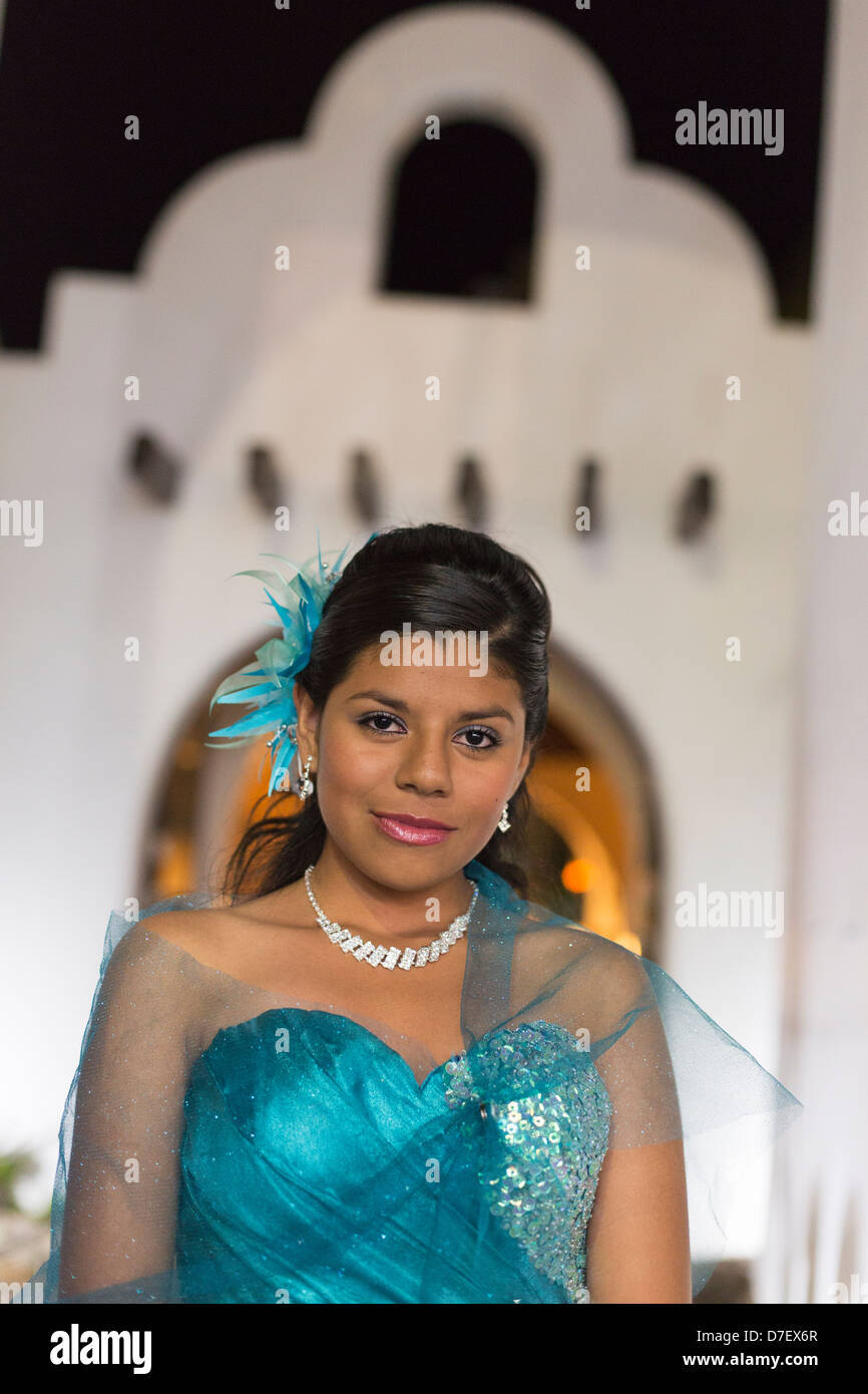 Portrait d'adolescente au Mexique, il est marqué par la célébration de la Quinceañera, ou 15e anniversaire. Banque D'Images