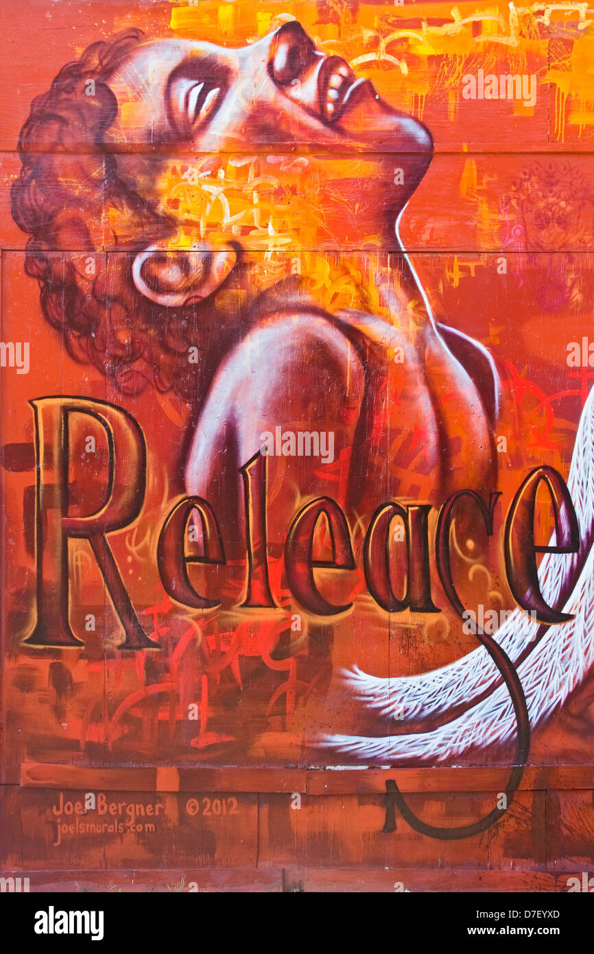 "Libérer vos fardeaux et être libre' peinture murale par Joel Bergner dans quartier Bloomingdale Washington, DC. Banque D'Images
