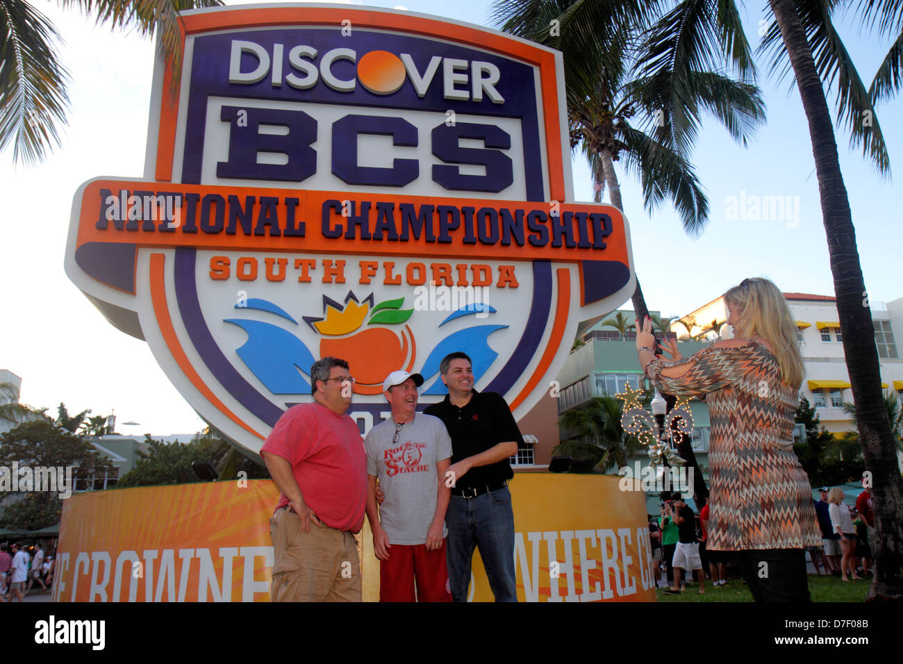 Miami Beach Florida,Ocean Drive,Lummus Park,Discover BCS National Championship,logo,panneau,logo,logo,football universitaire,homme hommes adultes adultes,fan,pose,po Banque D'Images