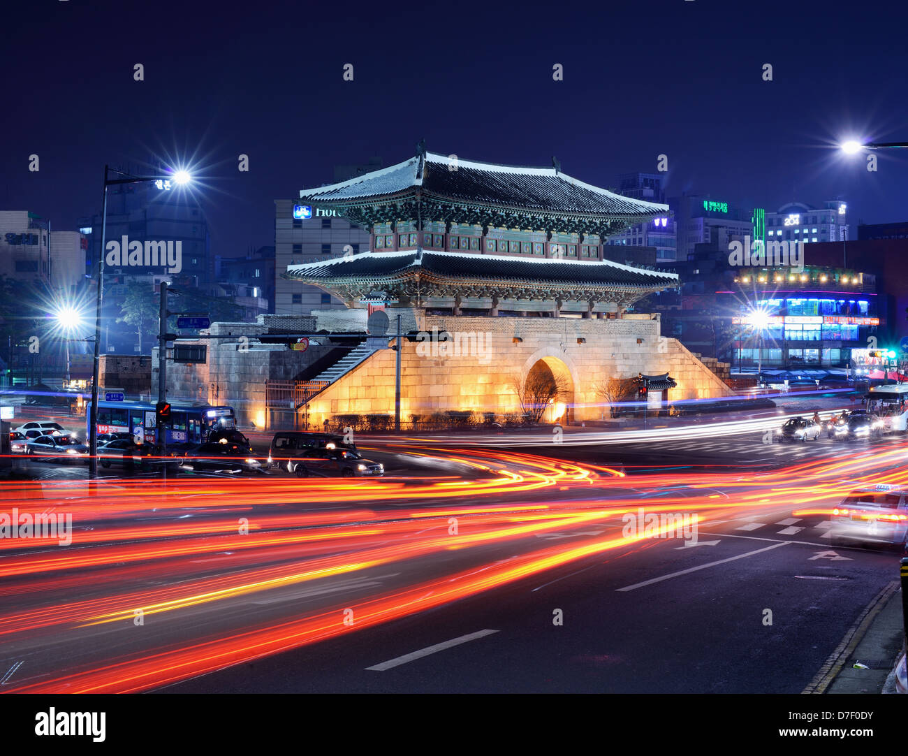 Porte Dongdaemun et la ville de Séoul, Corée du Sud. Banque D'Images