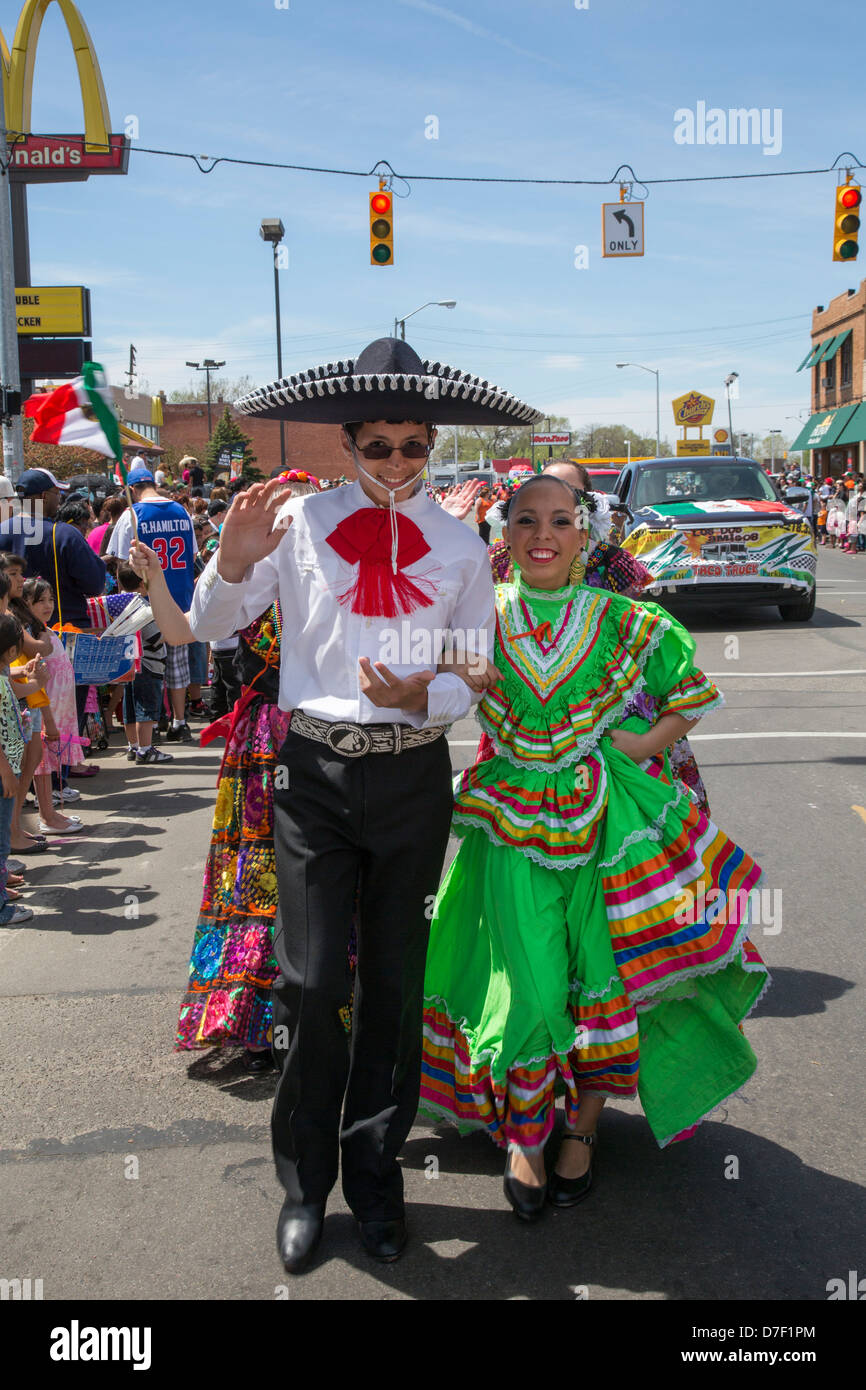 Le défilé annuel de Cinco de Mayo dans le quartier de Mexico-sud-ouest de Detroit. Banque D'Images