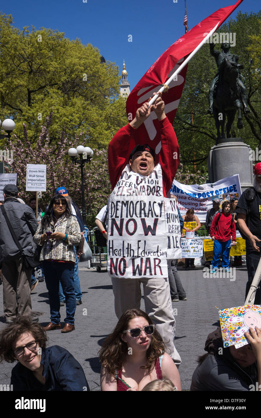 Des groupes immigrants rassemblement à Union Square à New York le 24 mai Banque D'Images