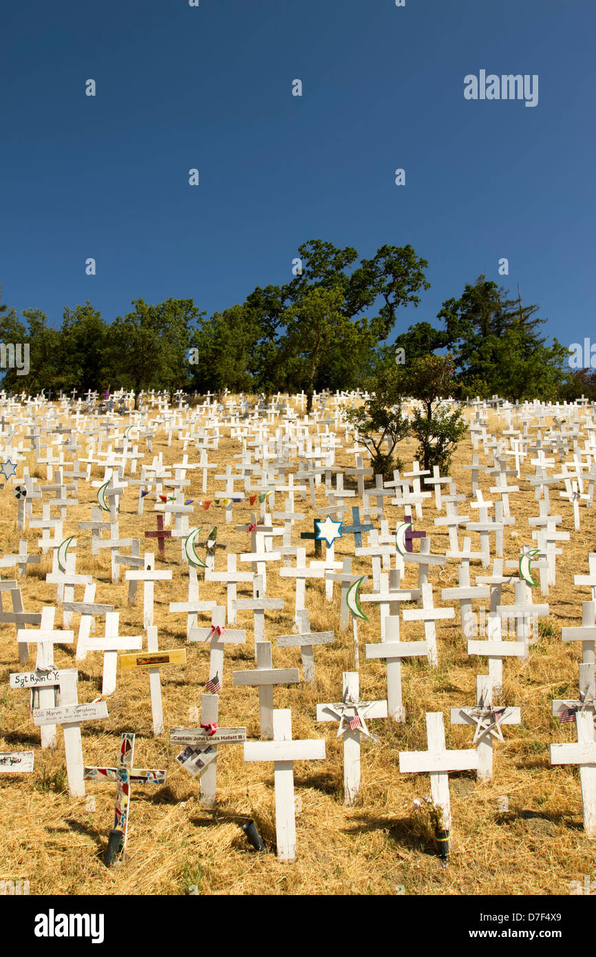 Les Croix de Lafayette, Lafayette, en Californie, sont un mémorial pour les soldats américains qui sont morts en Irak. Banque D'Images