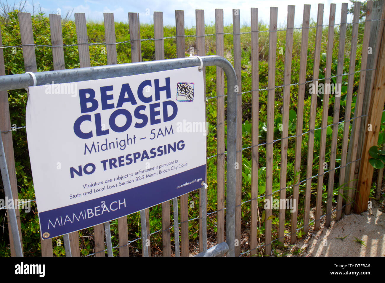 Miami Beach Florida, dune protégée, clôture, panneau, plage fermée à minuit, pas d'intrusion, couvre-feu, FL120720008 Banque D'Images