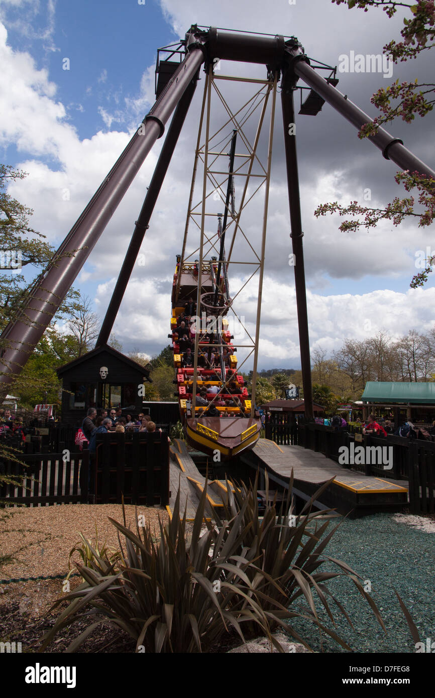 Swing à Bascule Jolly en bateau au Parc Legoland Windsor, London, Angleterre, Royaume-Uni. Banque D'Images