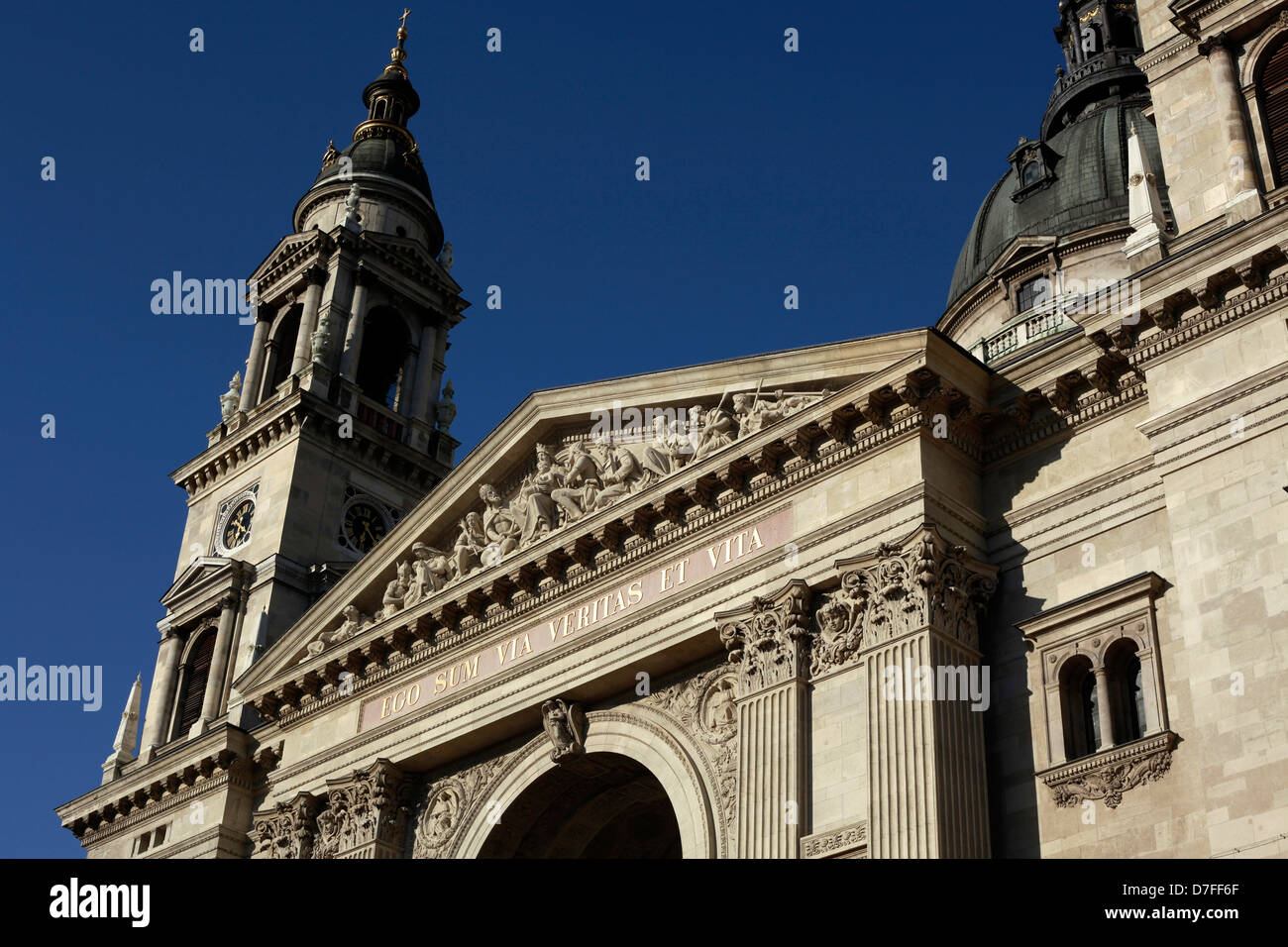 Une partie de la façade de l'église Saint Etienne à Budapest, Hongrie. Banque D'Images