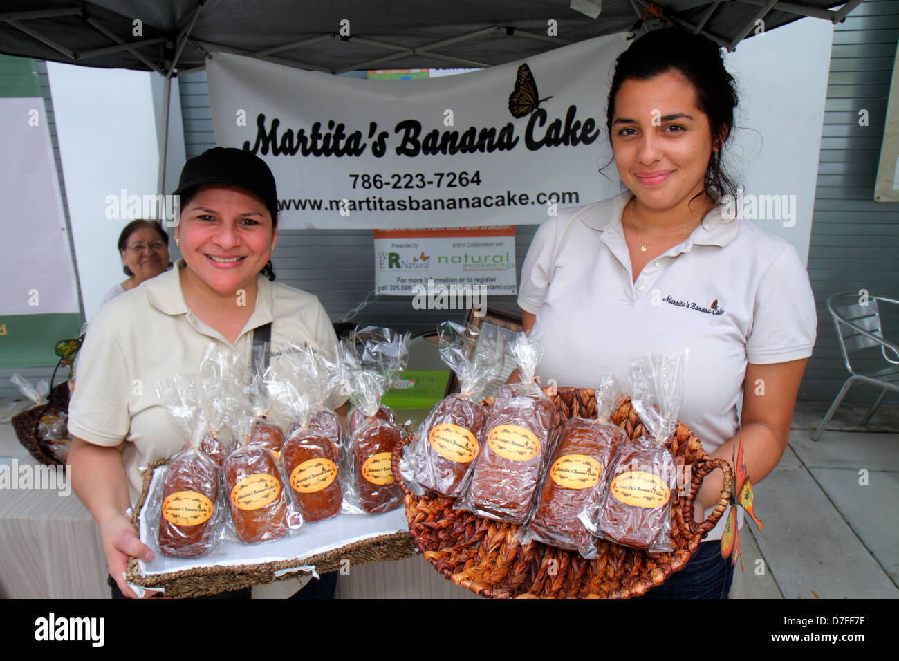 Miami Florida,Homestead Harvest Farmers Market at Verde Gardens,Hispanic Latinos immigrants,femme femmes,vendeur vendeurs stals Banque D'Images