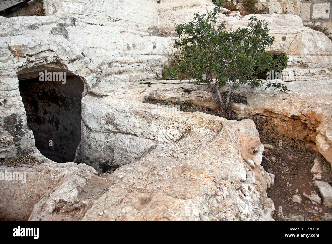 Une tombe ancienne entrée privée juste en dehors de la vieille ville de murs de Jérusalem. C'est similaire au type Jésus Christ aurait été enterré dans . Banque D'Images