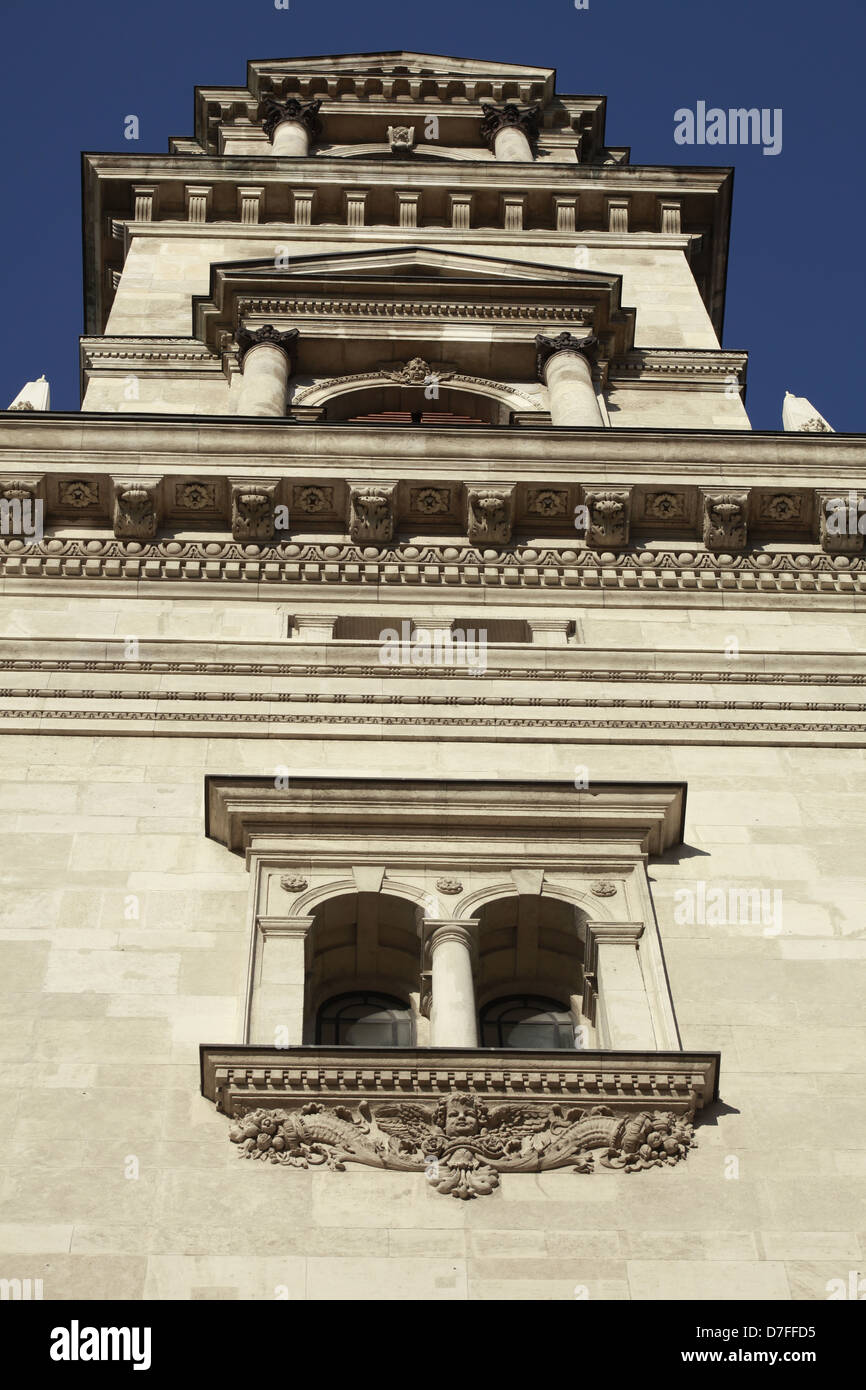 Une tour d'église St. Stephen à Budapest, Hongrie. Banque D'Images