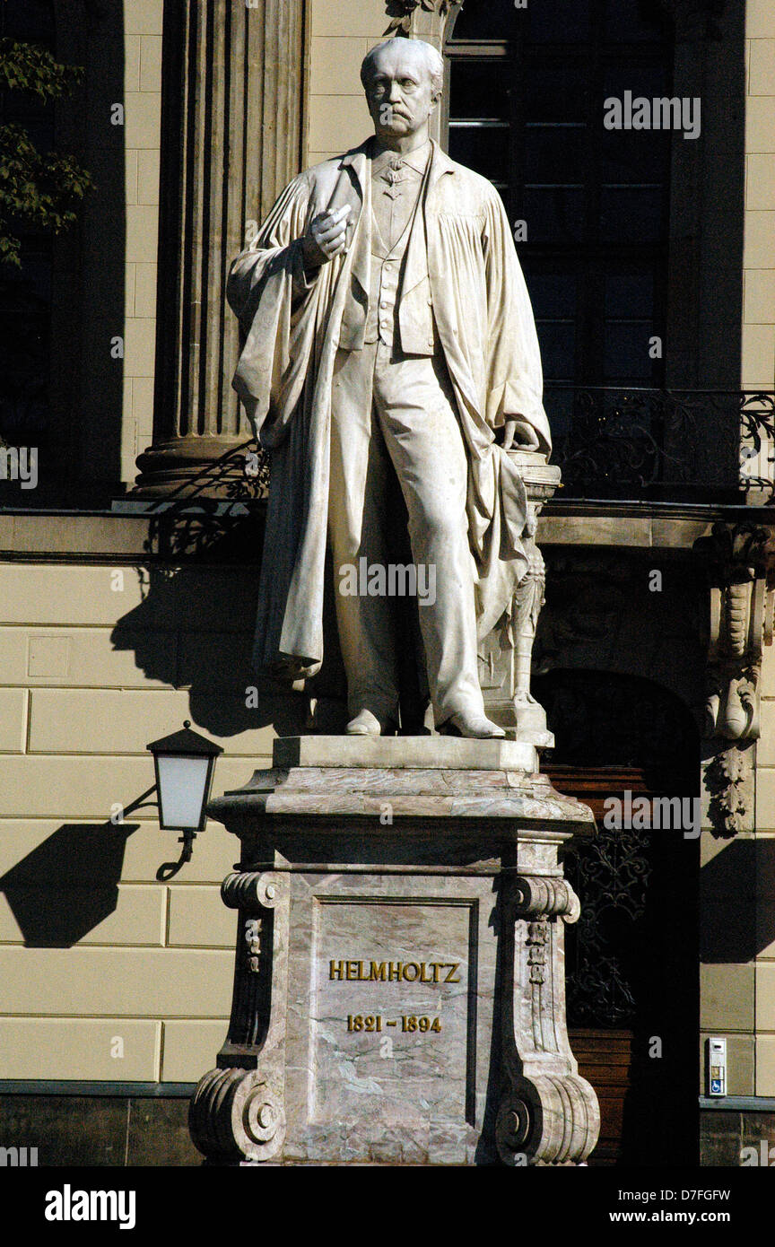 L'Europe, Allemagne, Berlin, l'Université Humboldt, monument de Helmholtz, Humboldt-Universität Banque D'Images