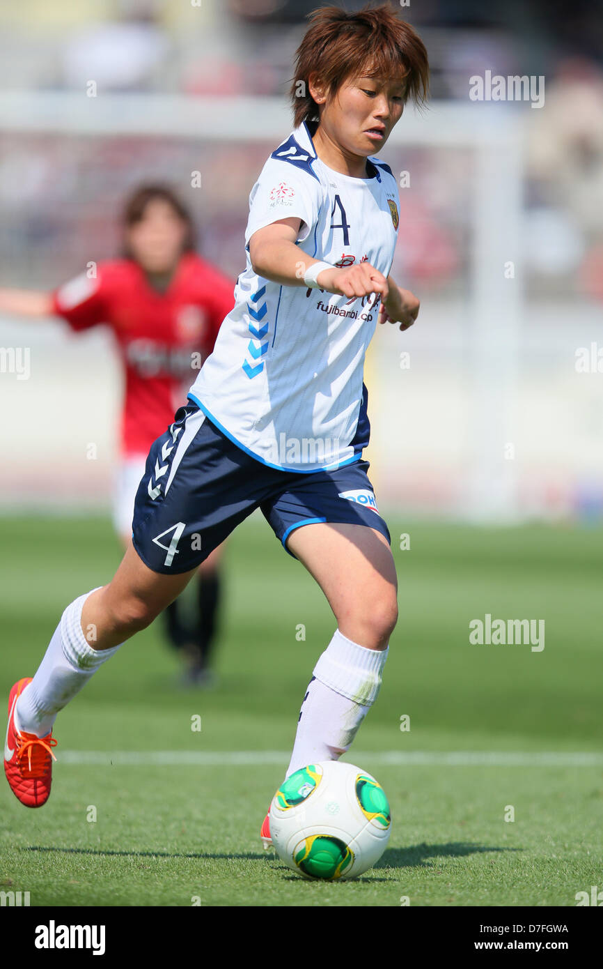 AsunaTanaka (Leonessa), 4 mai 2013 - Football : Football /Plenus Nadeshiko League 2013 entre Urawa Reds 0-3 chers à AINC Kobe Leonessa Urawa Komaba Stadium, Saitama, Japon. (Photo de Yusuke Nakanishi/AFLO SPORT) Banque D'Images