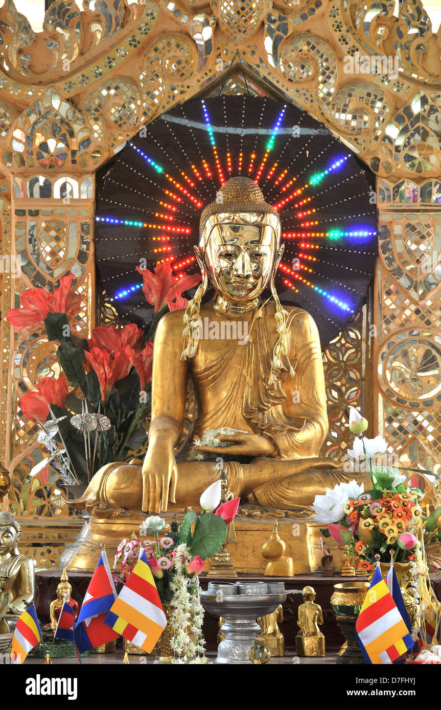 Statue de Bouddha de la pagode Kuthodaw Mandalay Myanmar Banque D'Images