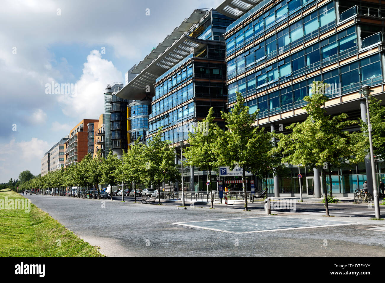 La diminution en perspective à Linkstrasse (lien rue) rangée de magnifiques bâtiments qui s'élèvent au-dessus il situé dans célèbre Banque D'Images