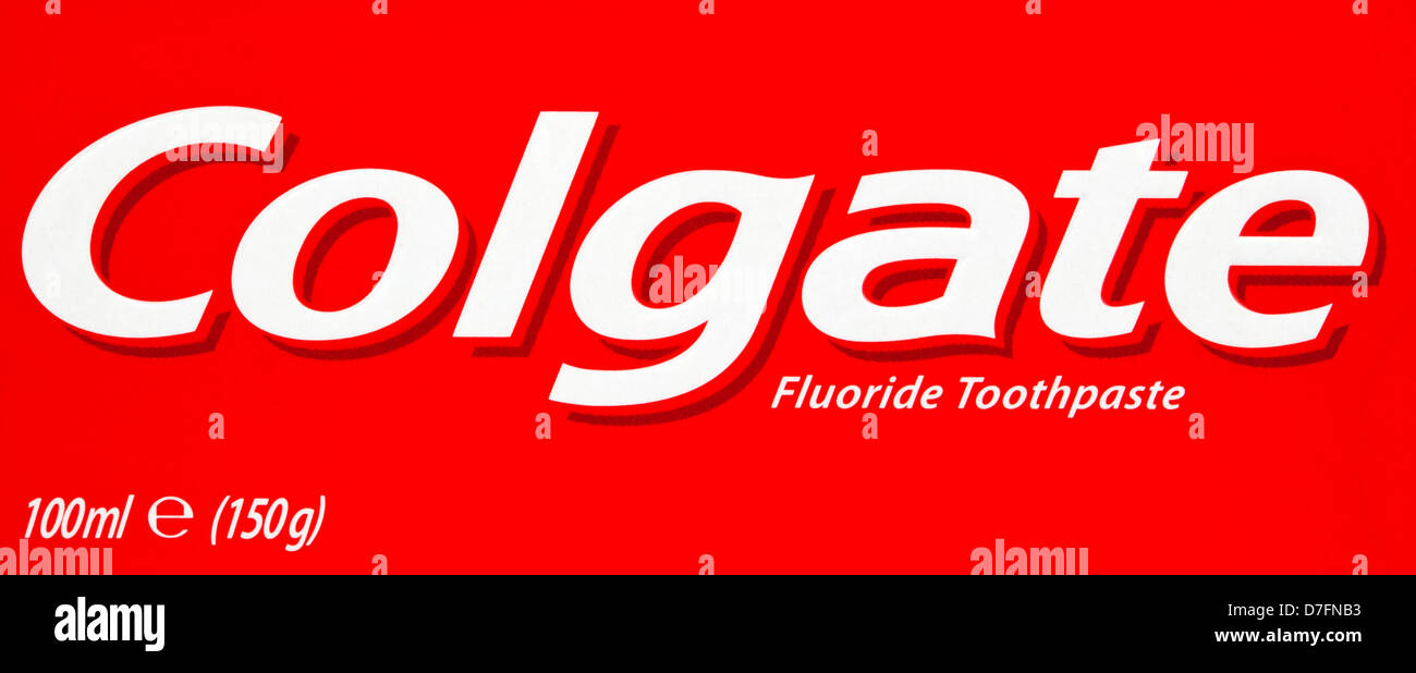 Tel-Aviv Israël - 20 mars 2011 : la partie en carton rouge et blanc Colgate dentifrice au fluor pack extreme macro sur logo. Banque D'Images