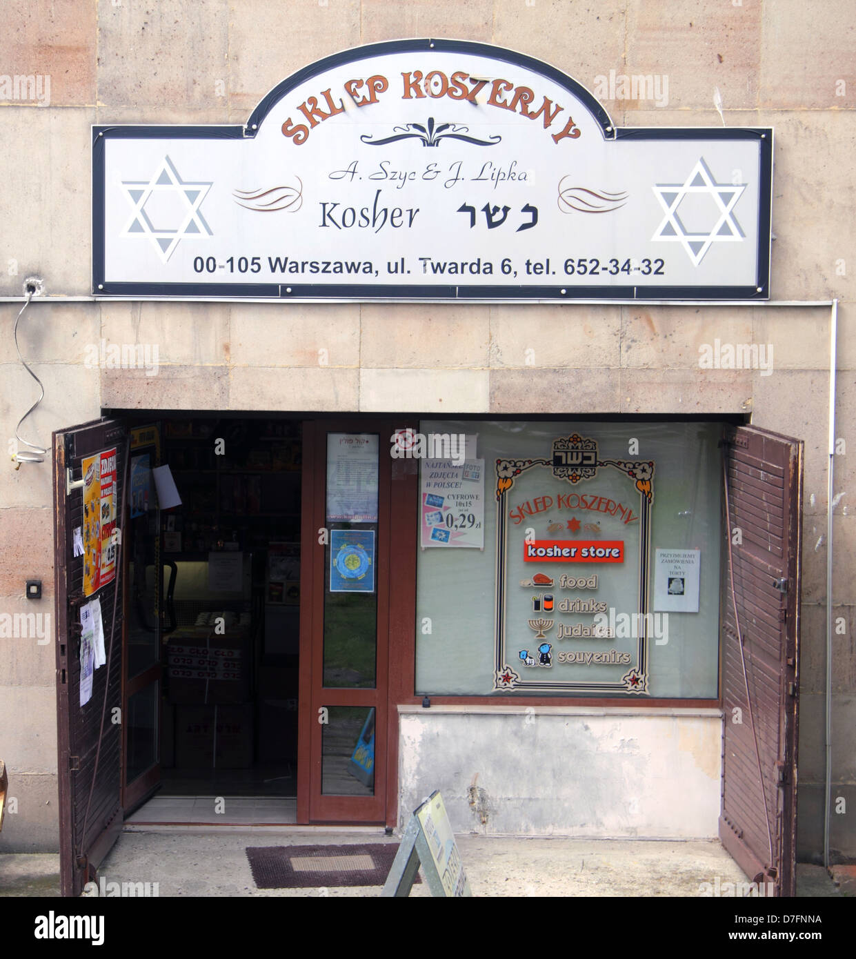 Boutique juive casher adjacent à la Synagogue Nożyk dans Twarda street Varsovie Pologne Banque D'Images