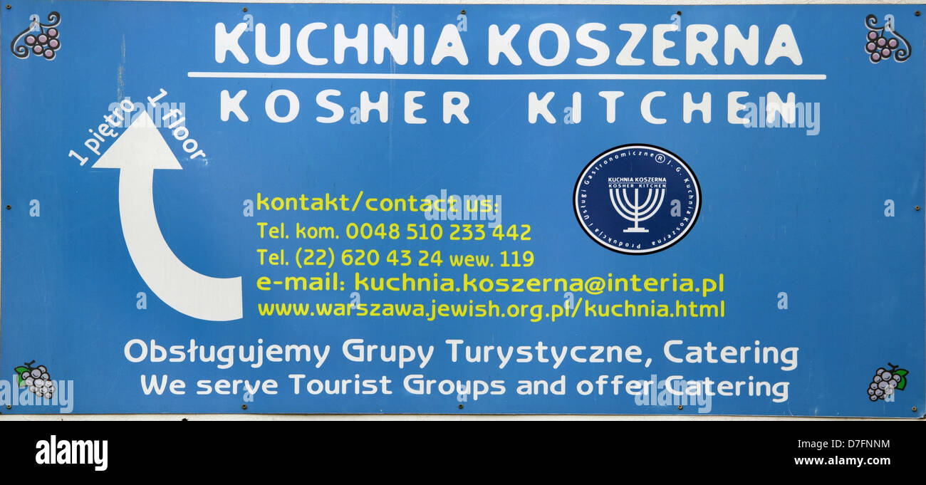 Cuisine juive casher adjacent à la Synagogue Nożyk signe dans la rue Twarda Varsovie Pologne Banque D'Images